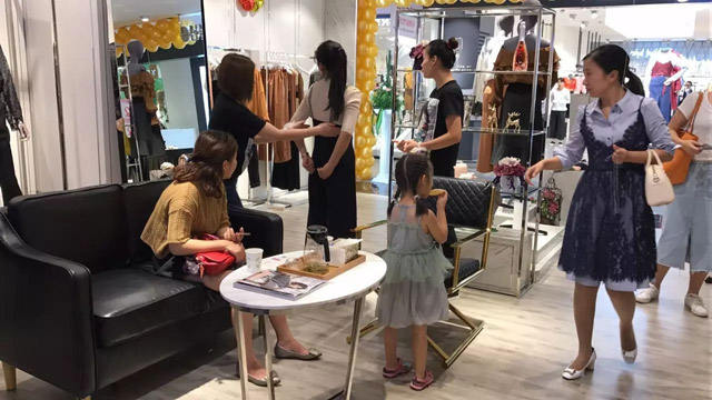 OUNINA欧妮纳合肥百盛优雅绽放(图6) OUNINA欧妮纳合肥百盛优雅绽放(图6)